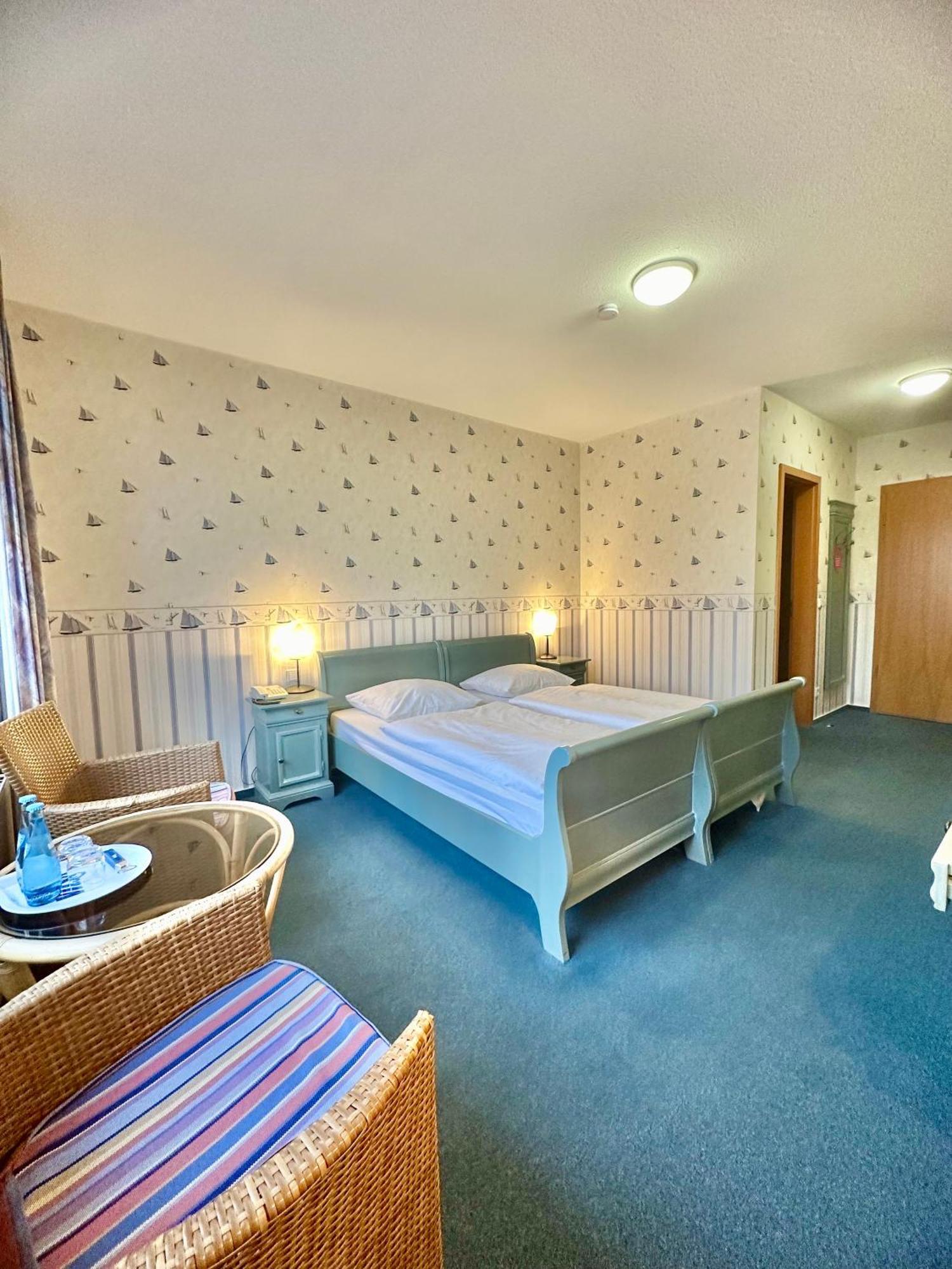 Gaestehaus Weserblick Am Weser-Sandstrand Berne Экстерьер фото