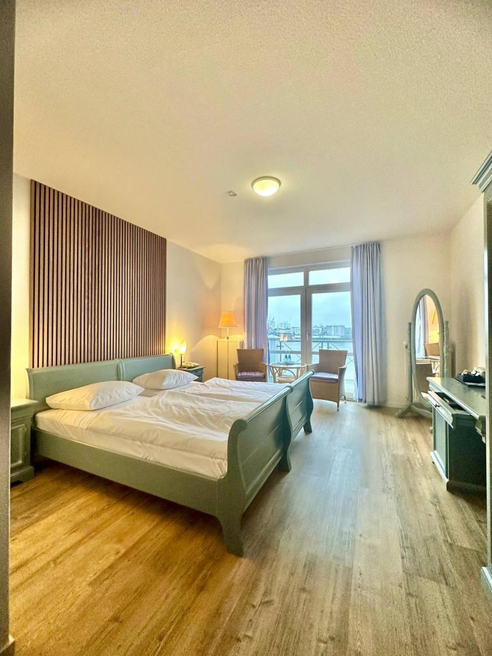 Gaestehaus Weserblick Am Weser-Sandstrand Berne Экстерьер фото
