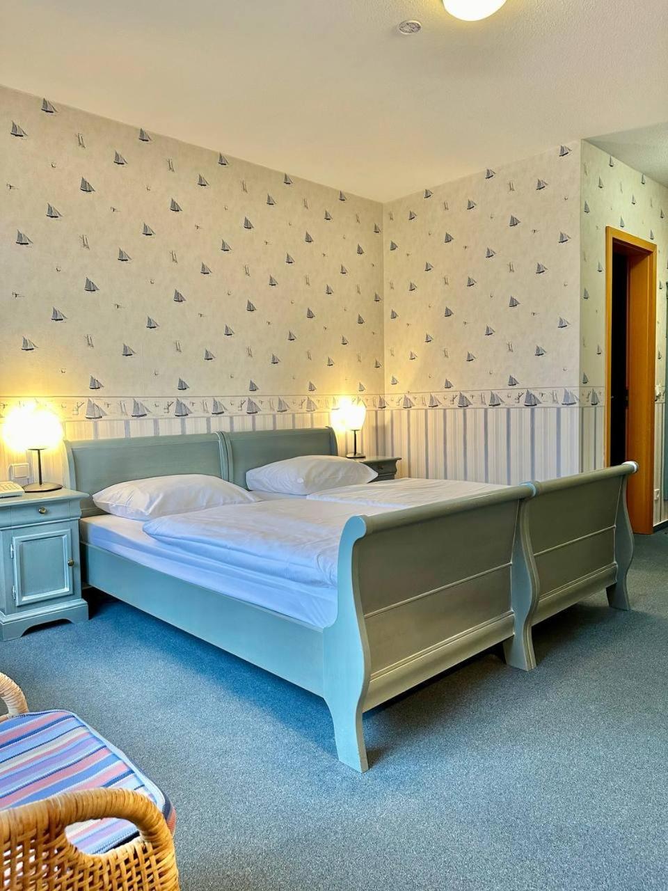 Gaestehaus Weserblick Am Weser-Sandstrand Berne Экстерьер фото