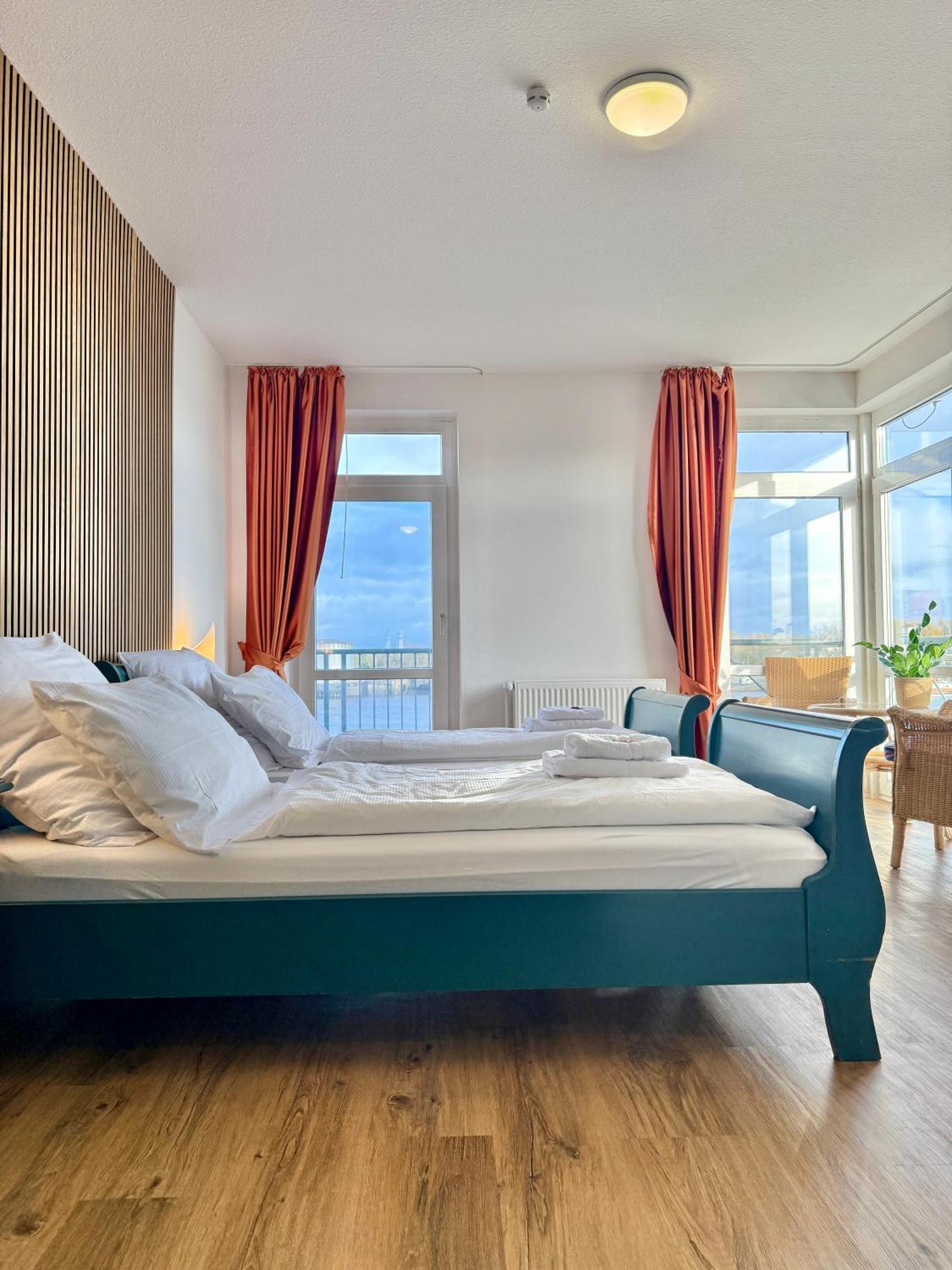 Gaestehaus Weserblick Am Weser-Sandstrand Berne Экстерьер фото