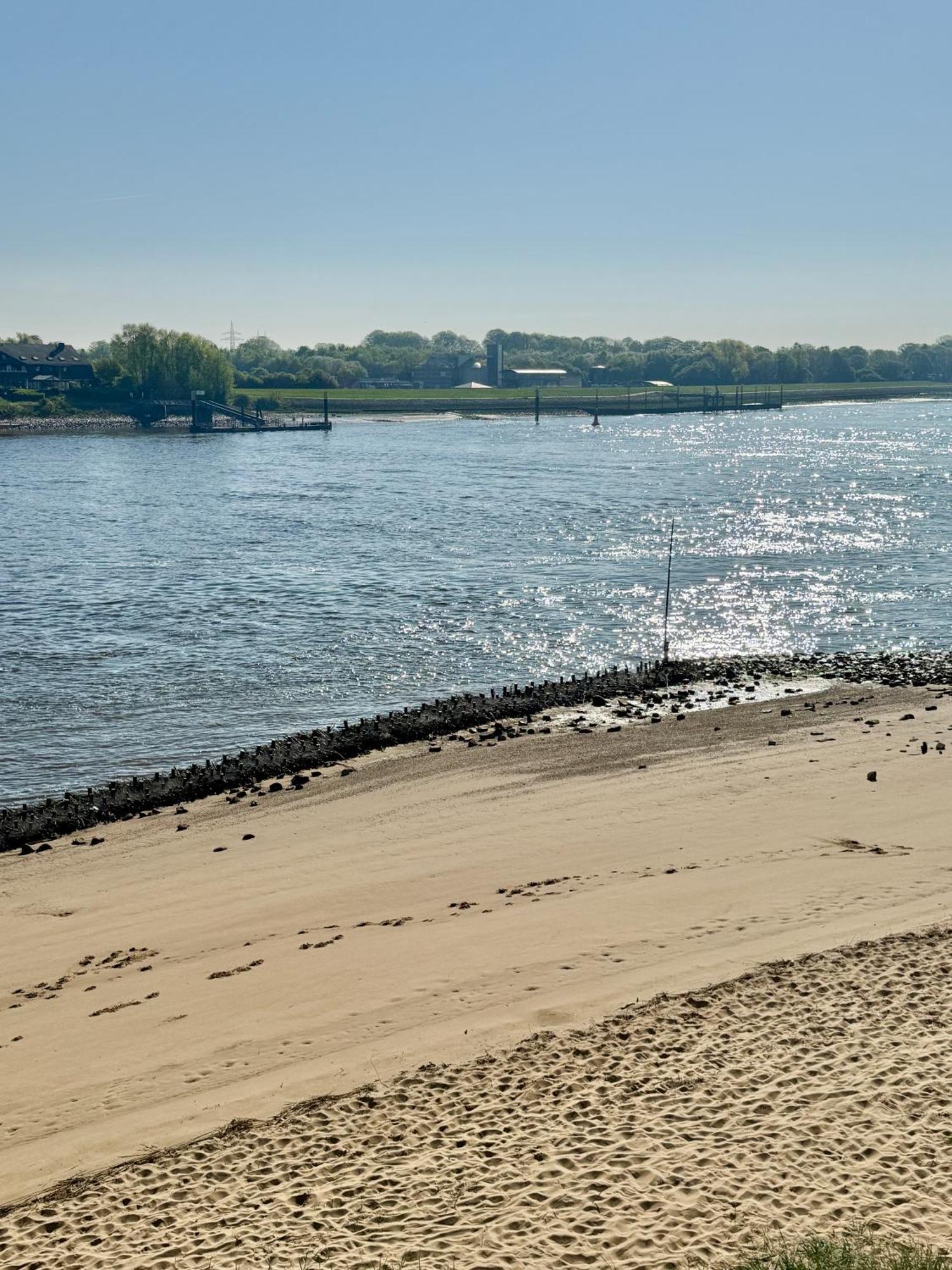 Gaestehaus Weserblick Am Weser-Sandstrand Berne Экстерьер фото